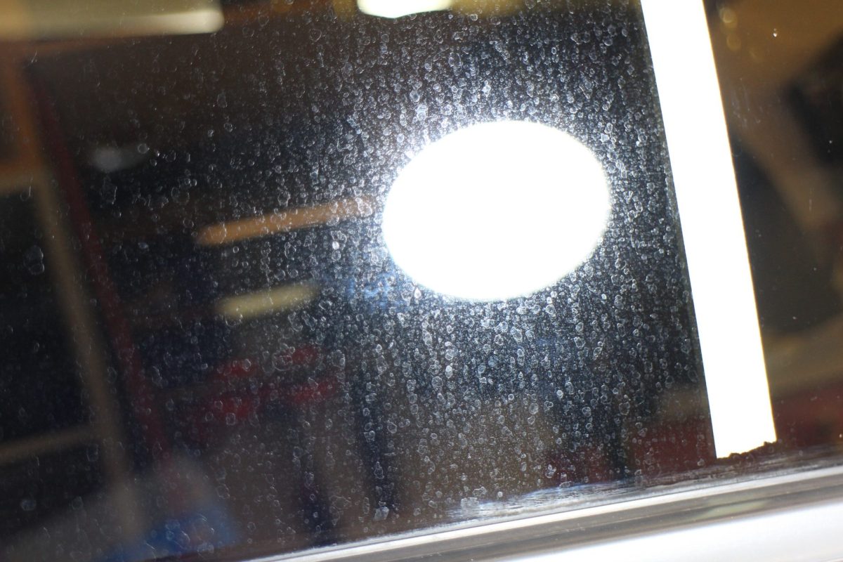 ガラスについた鱗状痕