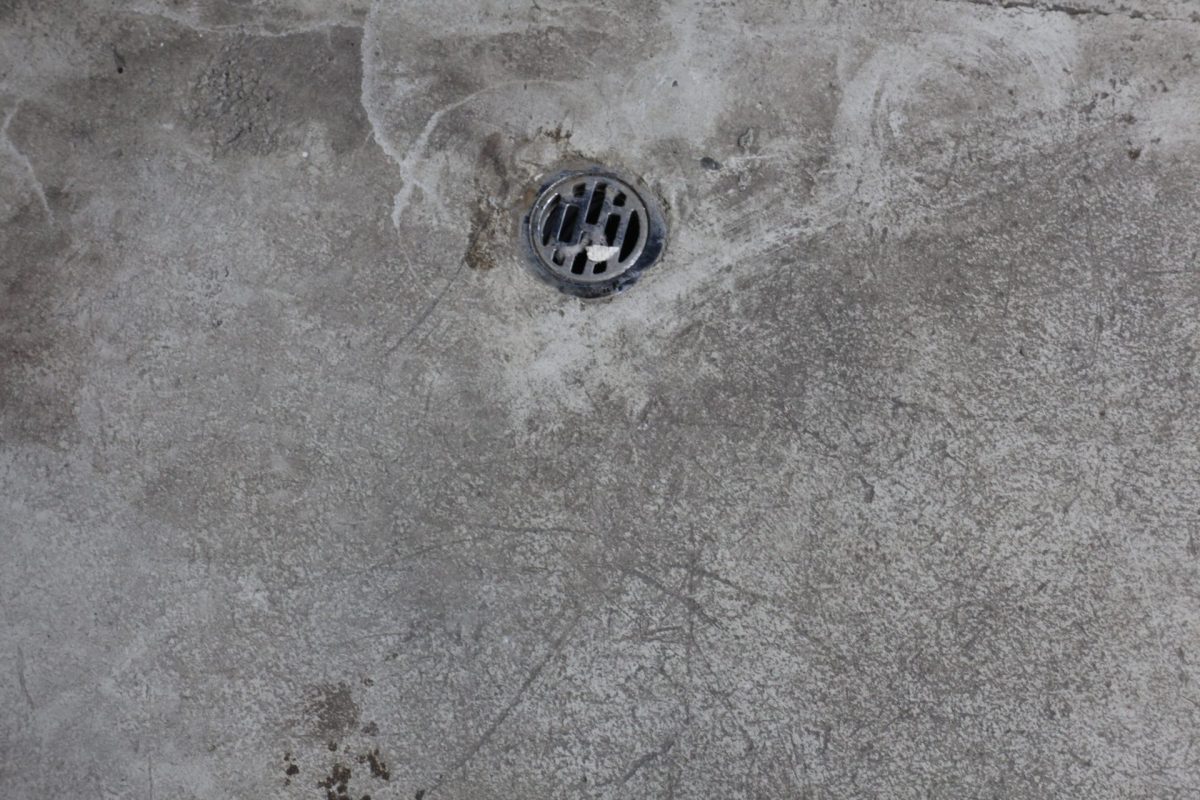 朝から排水溝が。。。