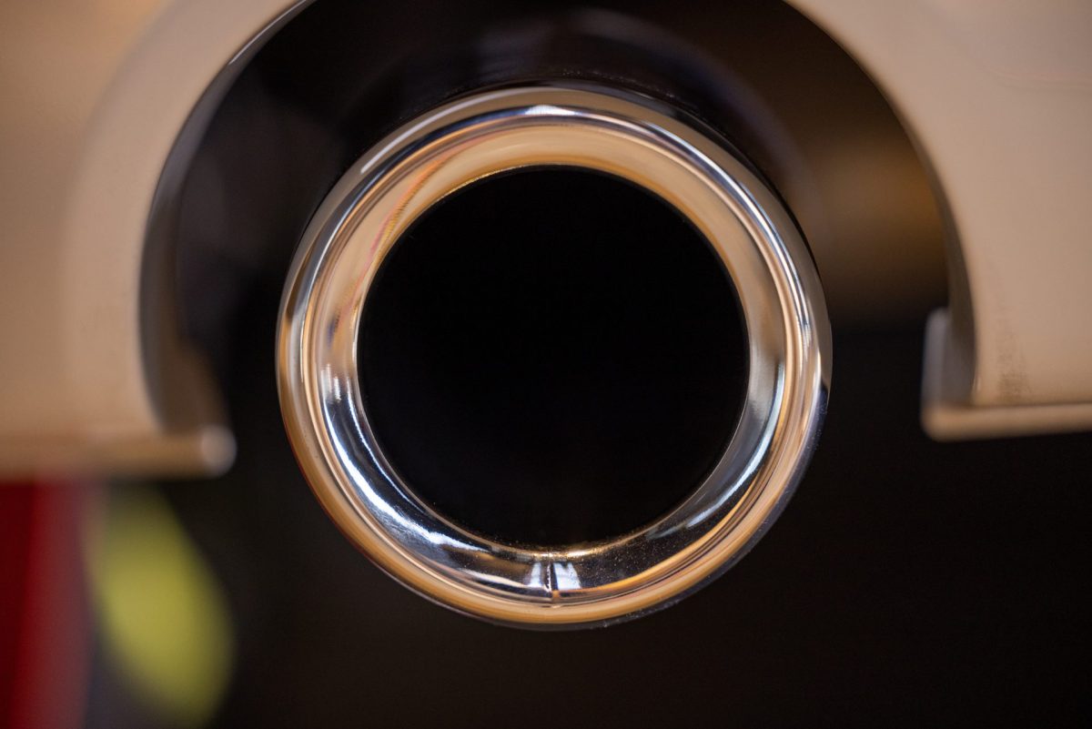 マフラーエンド