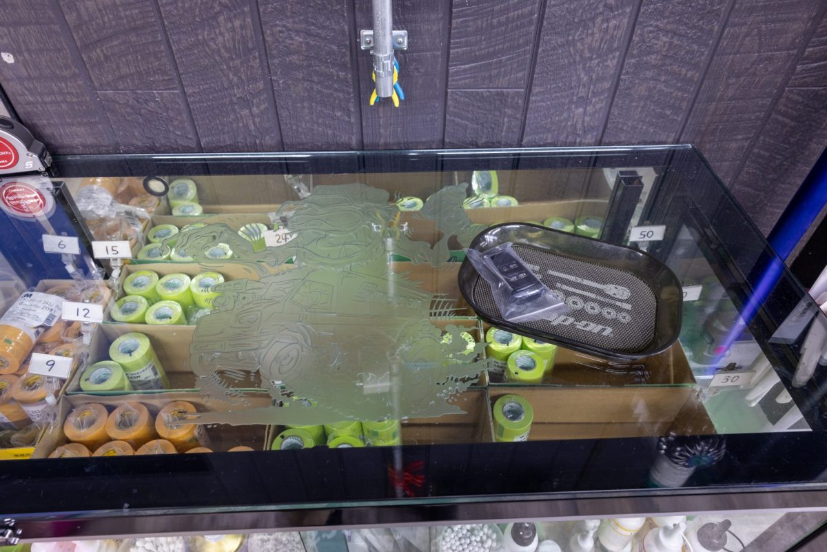 商人と屏風は直ぐには立たぬ