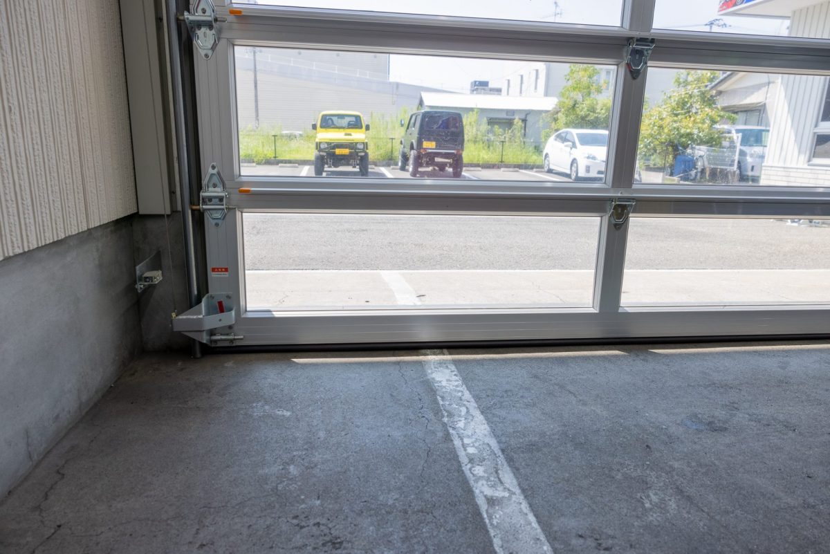 秋の日と娘の子はくれぬようでくれる