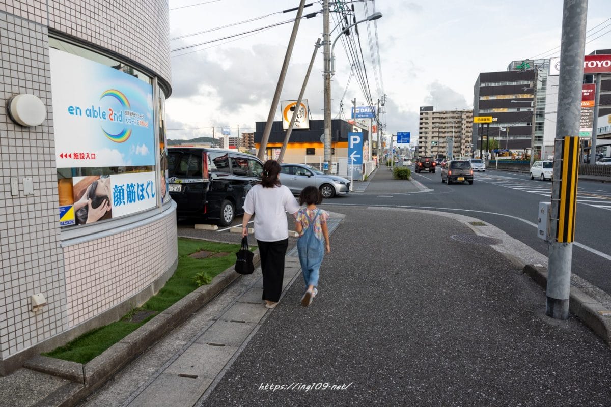 敢えて主とならず客となる