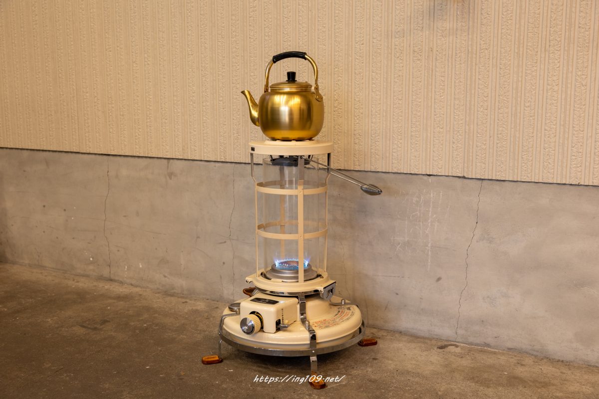 栄耀に餅の皮を剝く